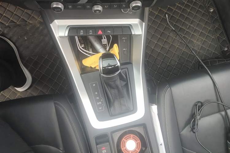 Used Audi Q3 2020 35 TFSI Ambition Style Edition Gear Lever