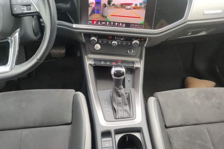 Used Audi Q3 2020 35 TFSI Ambition Dynamic Edition Gear Lever