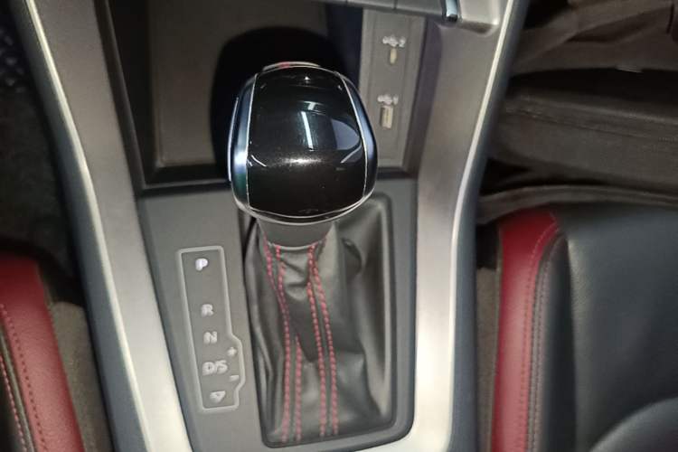 Used Audi Q3 2020 35 TFSI Fashionable and Elegant Model Gear Lever