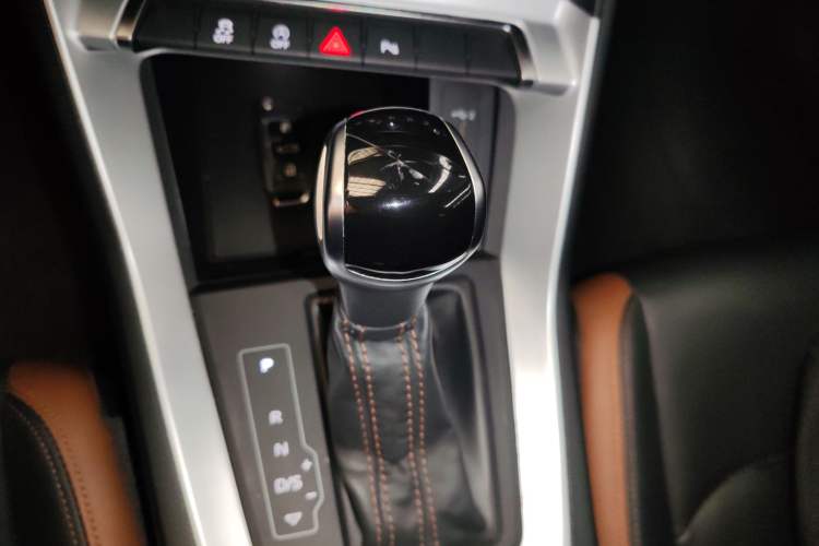 Used Audi Q3 2020 35 TFSI Fashionable and Elegant Model Gear Lever