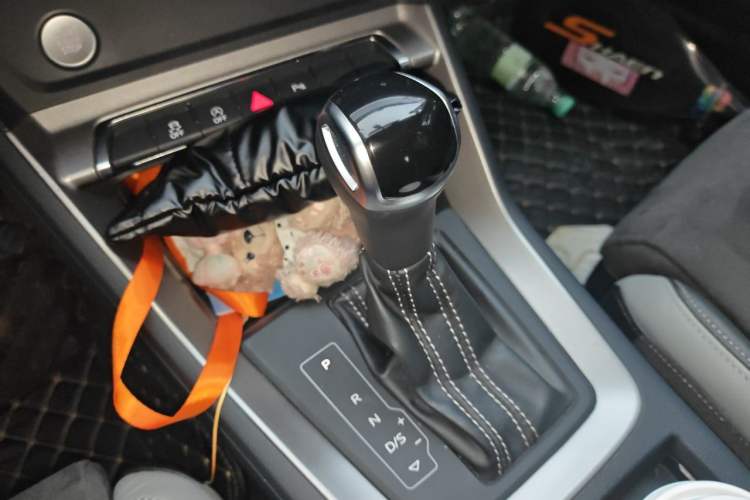 Used Audi Q3 2020 35 TFSI Fashion Dynamic Model Gear Lever