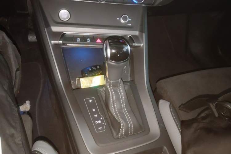 Used Audi Q3 2020 40 TFSI Fashion Dynamic Model Gear Lever