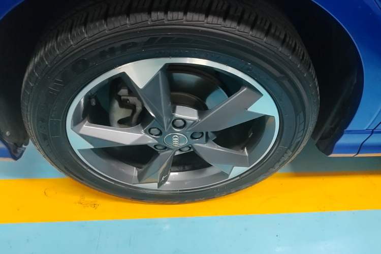 Used Audi Q3 2020 35 TFSI Fashion Dynamic Model Left Front Wheel Hub