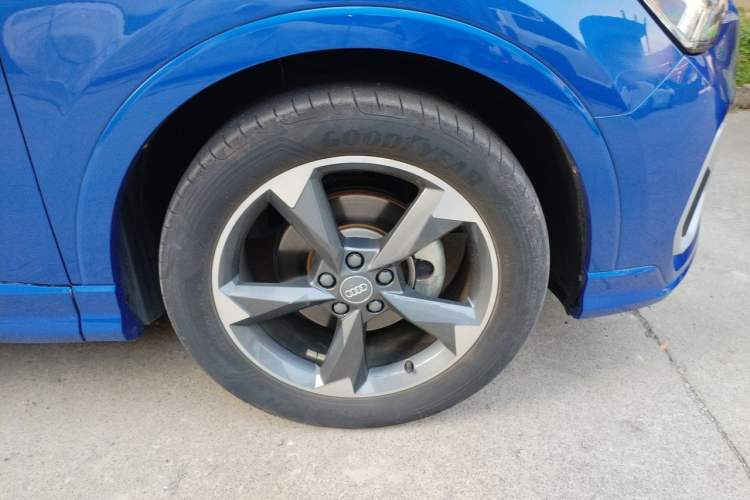Used Audi Q3 2020 35 TFSI Fashion Dynamic Model Right Front Wheel Hub