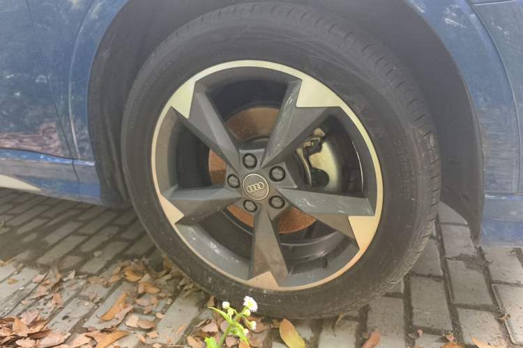 Used Audi Q3 2020 35 TFSI Fashion Dynamic Model Right Front Wheel Hub