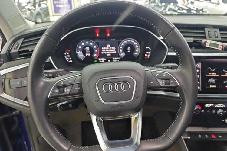 Used Audi Q3 2020 35 TFSI Fashion Dynamic Model Steering Wheel