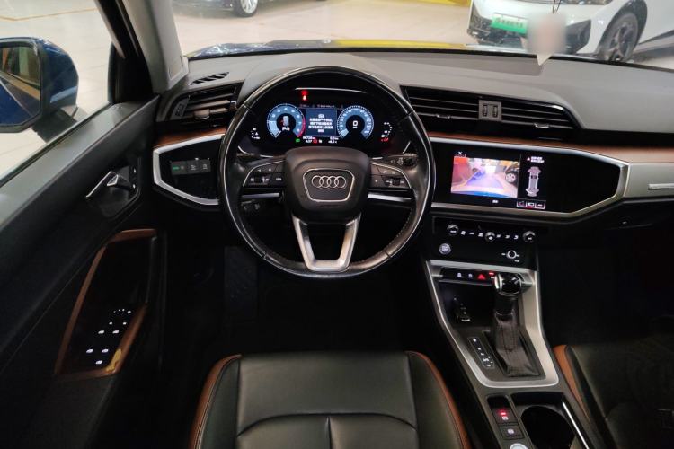 Used Audi Q3 2020 35 TFSI Fashionable and Elegant Model Steering Wheel