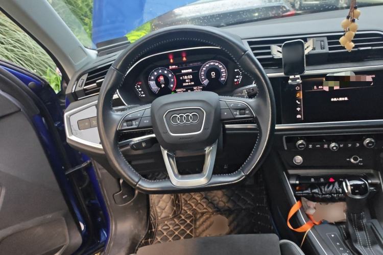 Used Audi Q3 2020 35 TFSI Fashion Dynamic Model Steering Wheel