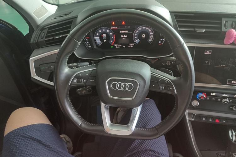 Used Audi Q3 2020 35 TFSI Fashion Dynamic Model Steering Wheel