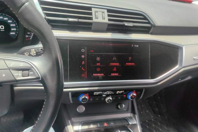 Used Audi Q3 2020 35 TFSI Fashionable and Elegant Model Audio And AC Panel