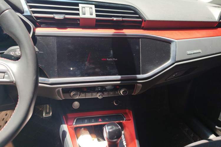 Used Audi Q3 2020 40 TFSI Fashion Dynamic Model Audio And AC Panel