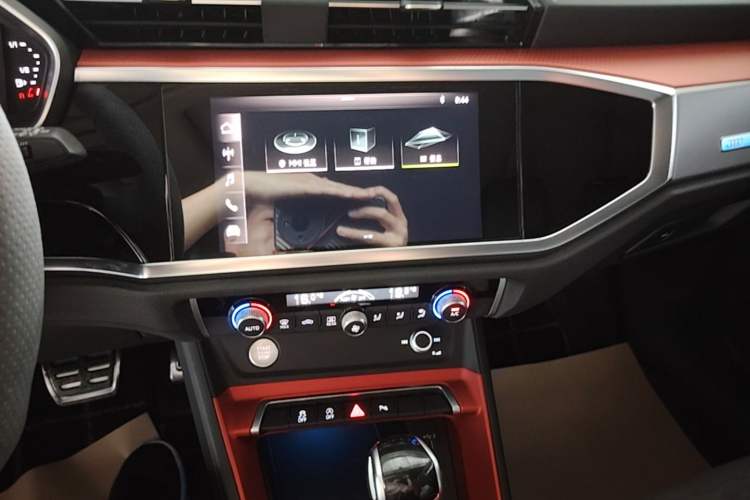 Used Audi Q3 2020 40 TFSI Fashion Dynamic Model Audio And AC Panel