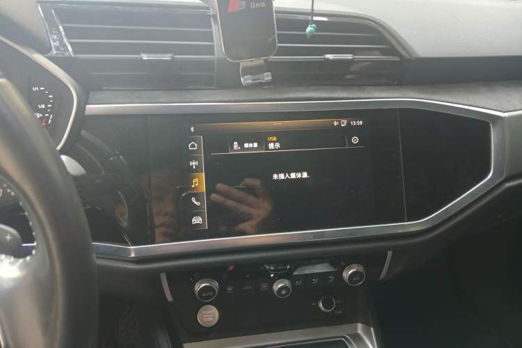 Used Audi Q3 2020 35 TFSI Fashion Dynamic Model Audio And AC Panel