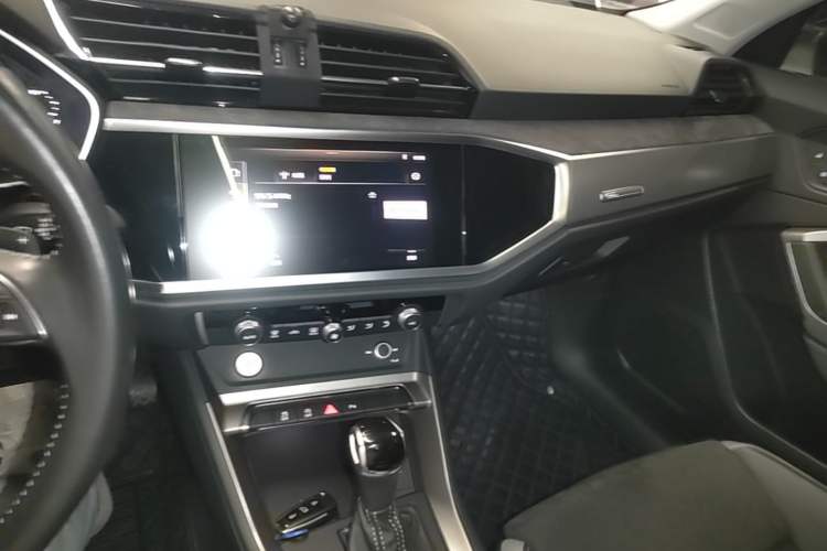 Used Audi Q3 2020 35 TFSI Fashion Dynamic Model Audio And AC Panel