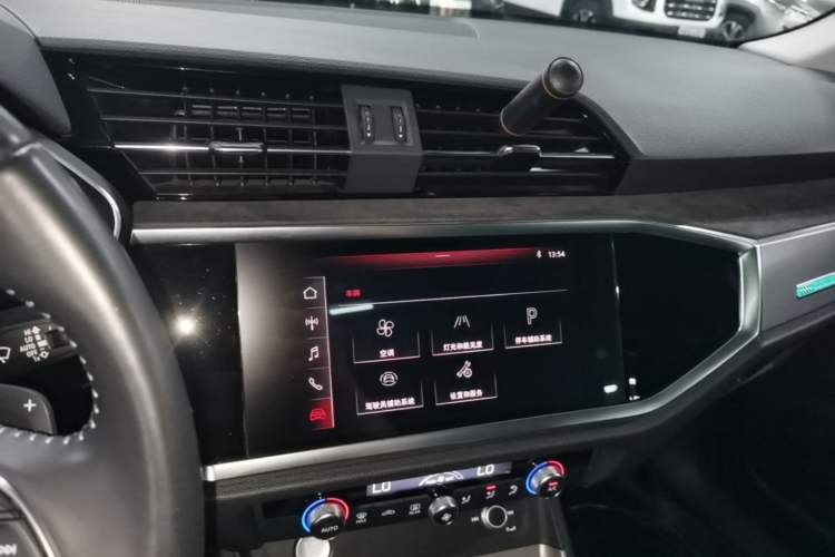 Used Audi Q3 2020 40 TFSI Fashion Dynamic Model Audio And AC Panel