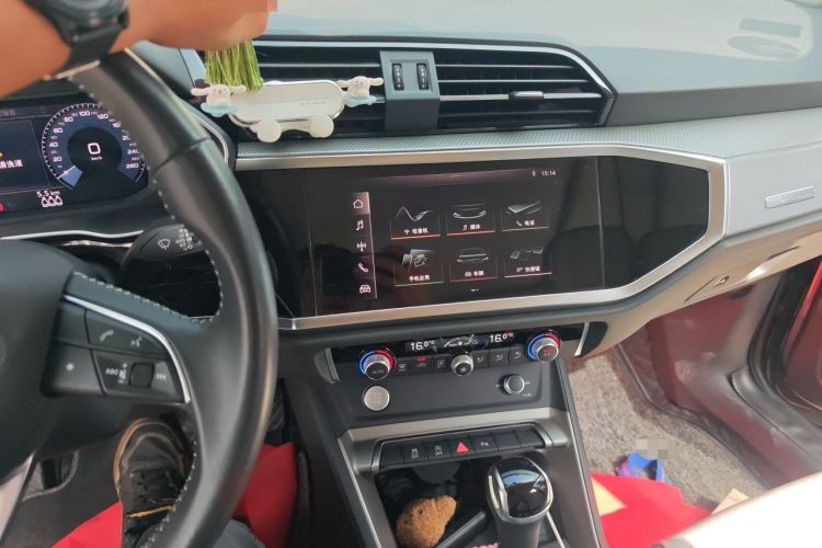 Used Audi Q3 2020 35 TFSI Fashionable and Elegant Model Audio And AC Panel