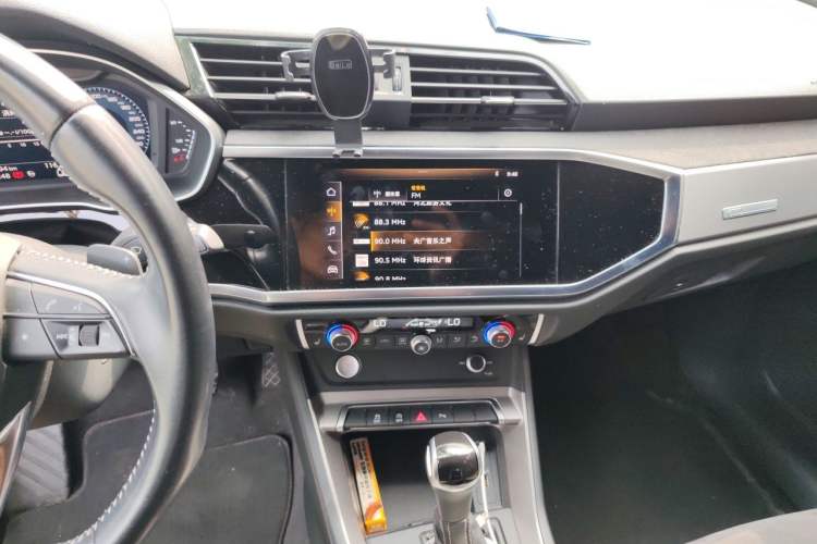 Used Audi Q3 2020 40 TFSI Fashion Dynamic Model Audio And AC Panel