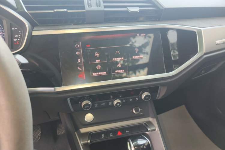 Used Audi Q3 2020 35 TFSI Fashion Dynamic Model Audio And AC Panel