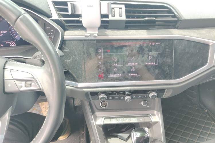 Used Audi Q3 2020 35 TFSI Fashion Dynamic Model Audio And AC Panel