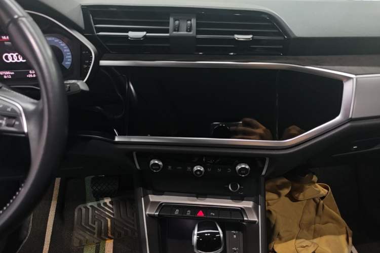 Used Audi Q3 2020 35 TFSI Ambition Dynamic Edition Audio And AC Panel