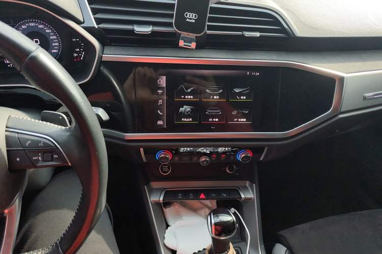Used Audi Q3 2020 35 TFSI Fashion Dynamic Model Audio And AC Panel