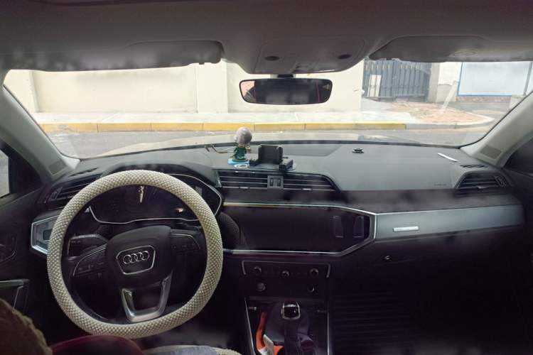 Used Audi Q3 2020 35 TFSI Fashion Dynamic Model Center Console