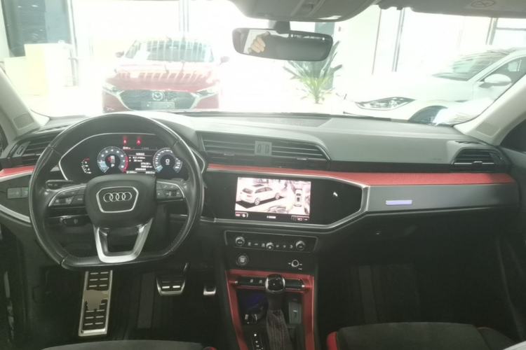 Used Audi Q3 2020 40 TFSI Fashion Dynamic Model Center Console