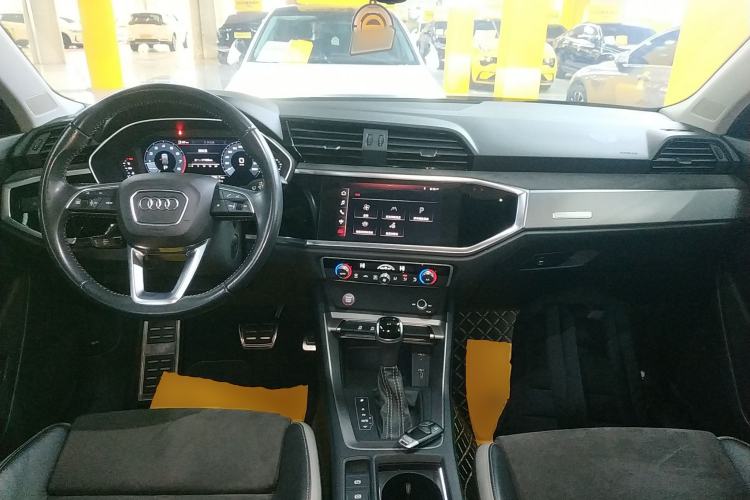 Used Audi Q3 2020 35 TFSI Ambition Dynamic Edition Center Console
