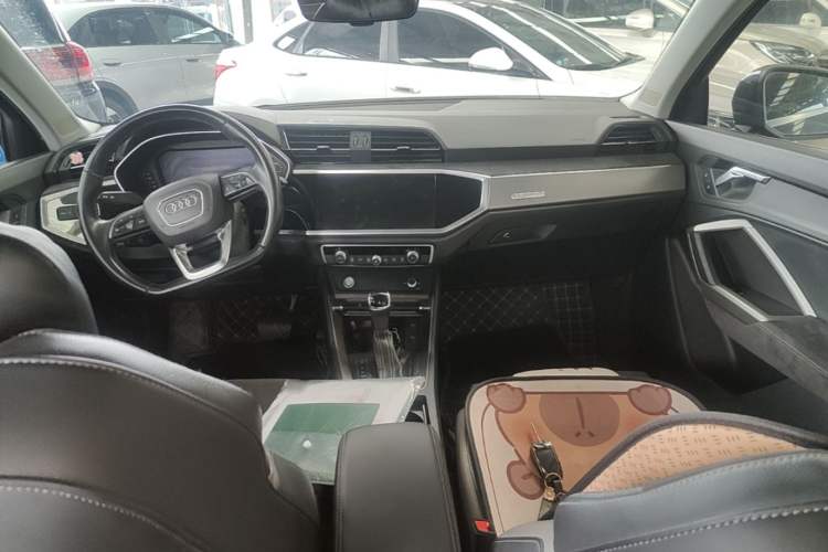 Used Audi Q3 2020 35 TFSI Fashion Dynamic Model Center Console