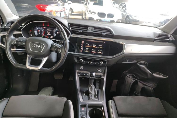 Used Audi Q3 2020 35 TFSI Fashion Dynamic Model Center Console