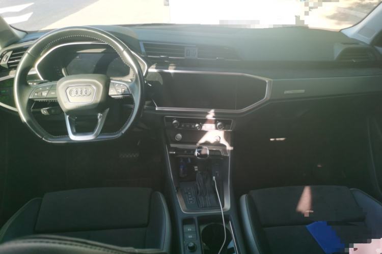 Used Audi Q3 2020 35 TFSI Fashion Dynamic Model Center Console
