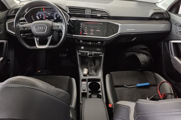 Used Audi Q3 2020 35 TFSI Fashion Dynamic Model Center Console