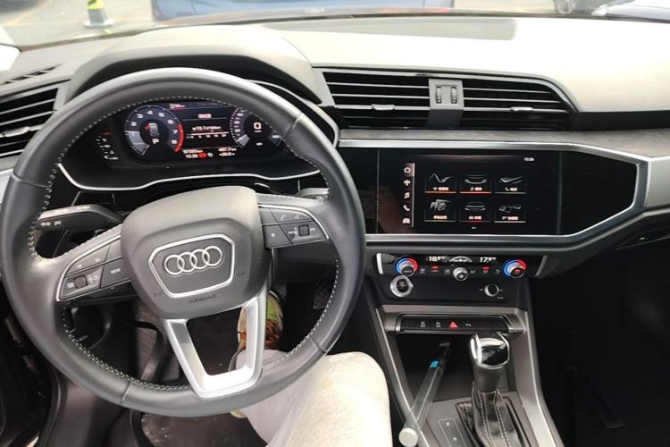 Used Audi Q3 2020 35 TFSI Ambition Dynamic Edition Center Console