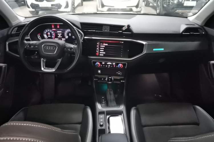 Used Audi Q3 2020 40 TFSI Fashion Dynamic Model Center Console