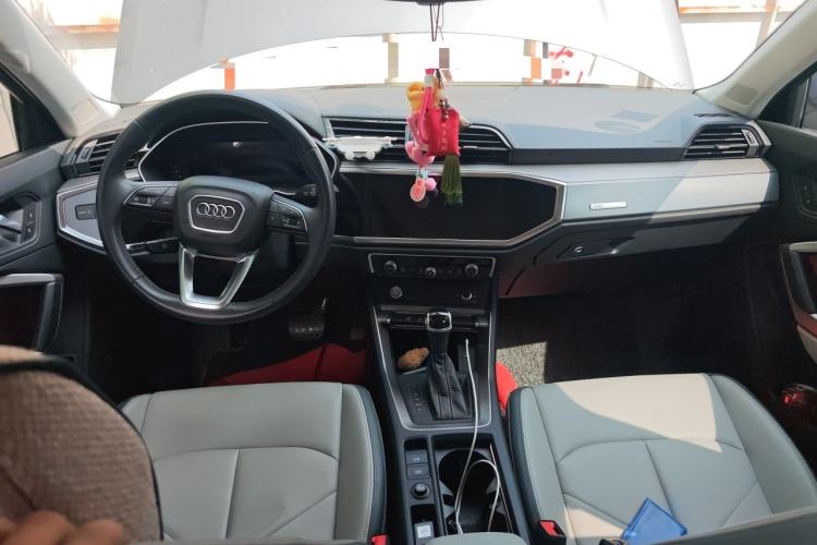 Used Audi Q3 2020 35 TFSI Fashionable and Elegant Model Center Console