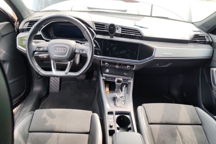 Used Audi Q3 2020 40 TFSI Fashion Dynamic Model Center Console