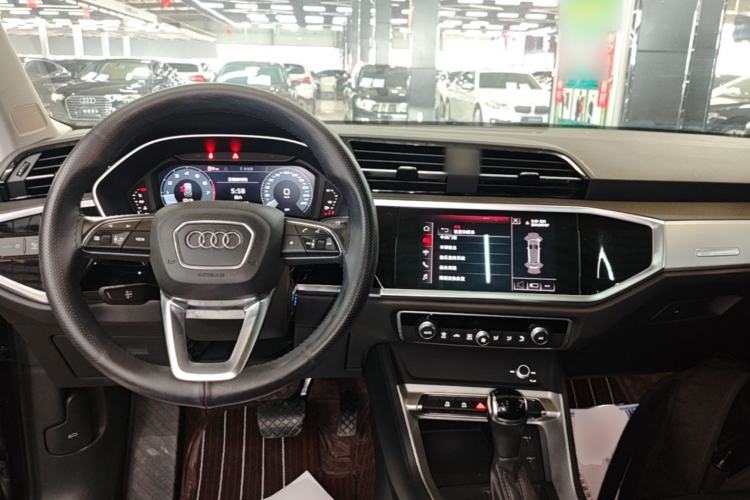 Used Audi Q3 2020 35 TFSI Ambition Style Edition Center Console