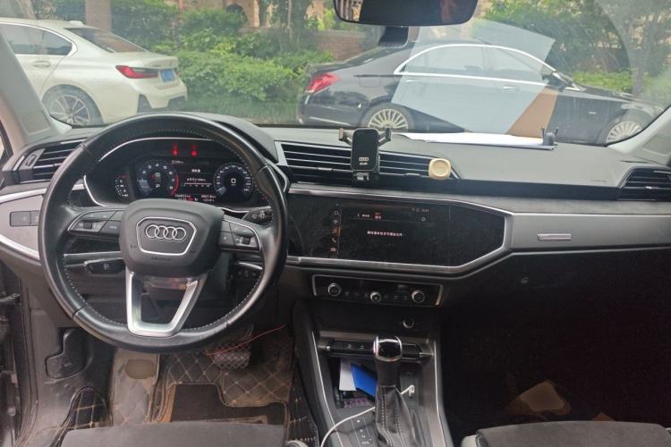 Used Audi Q3 2020 35 TFSI Ambition Dynamic Edition Center Console