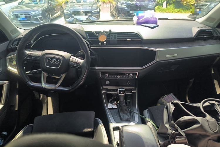 Used Audi Q3 2020 35 TFSI Fashion Dynamic Model Center Console