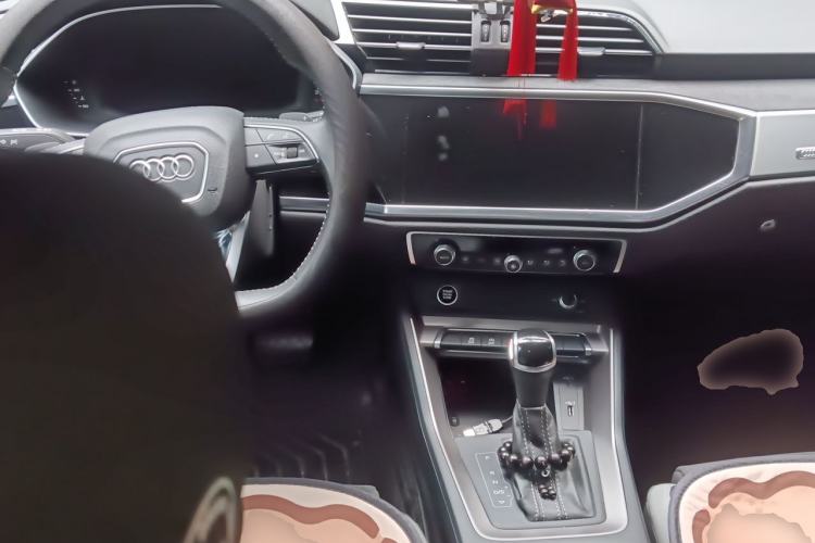 Used Audi Q3 2020 35 TFSI Fashion Dynamic Model Center Console