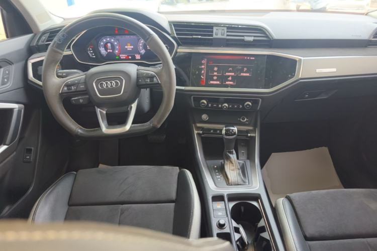 Used Audi Q3 2020 35 TFSI Fashion Dynamic Model Center Console