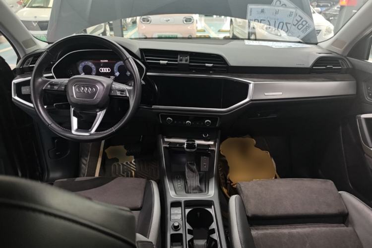 Used Audi Q3 2020 35 TFSI Ambition Dynamic Edition Center Console