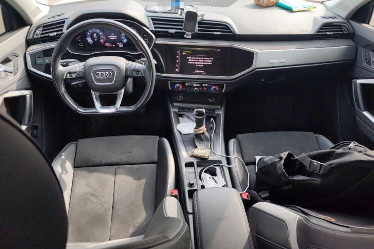 Used Audi Q3 2020 35 TFSI Fashion Dynamic Model Center Console