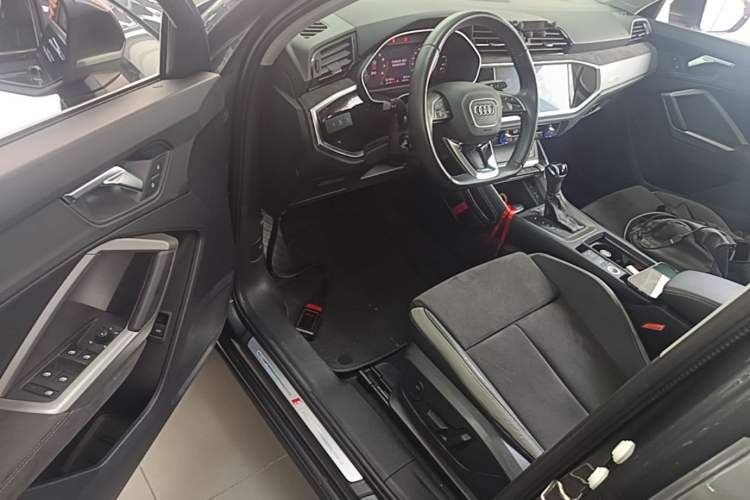 Used Audi Q3 2020 35 TFSI Fashion Dynamic Model Driver Seat