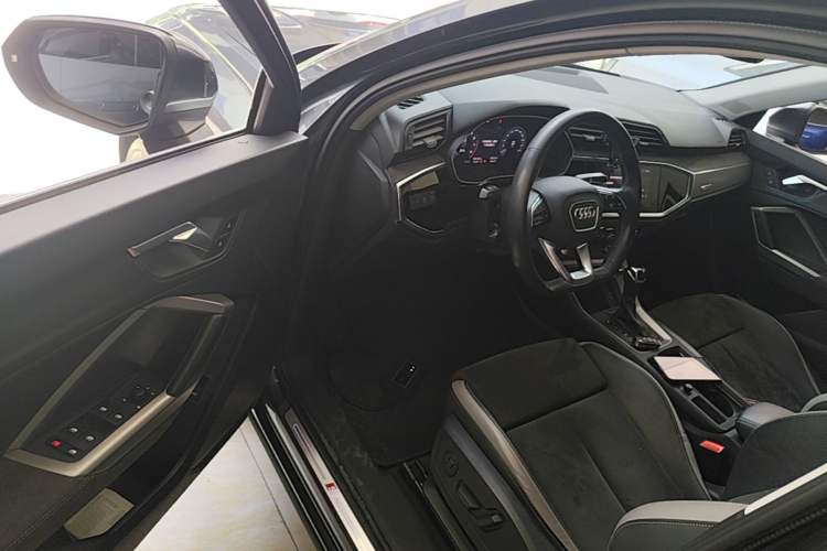 Used Audi Q3 2020 35 TFSI Fashion Dynamic Model Driver Seat