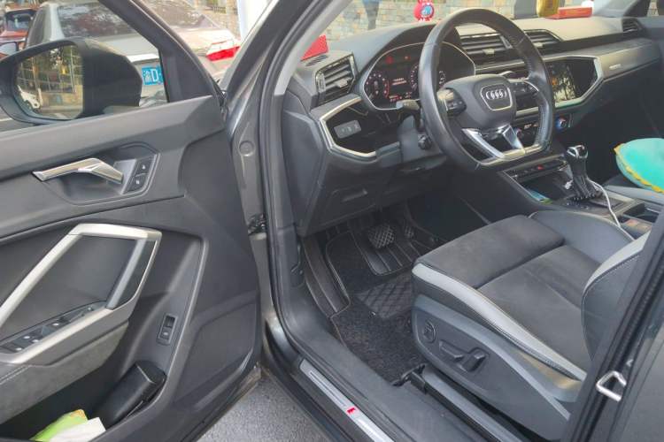 Used Audi Q3 2020 35 TFSI Fashion Dynamic Model Driver Seat