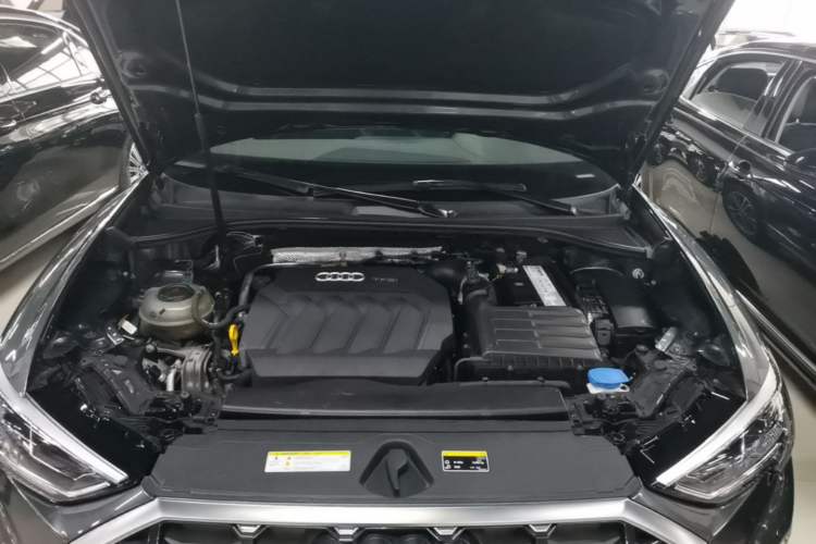 Used Audi Q3 2020 40 TFSI Fashion Dynamic Model Engine Bay