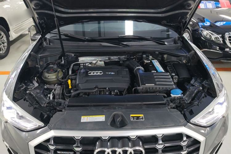 Used Audi Q3 2020 45 TFSI quattro Fashion Dynamic Model Engine Bay