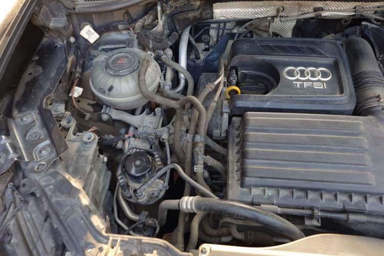 Used Audi Q3 2020 35 TFSI Fashion Dynamic Model Engine Bay Right