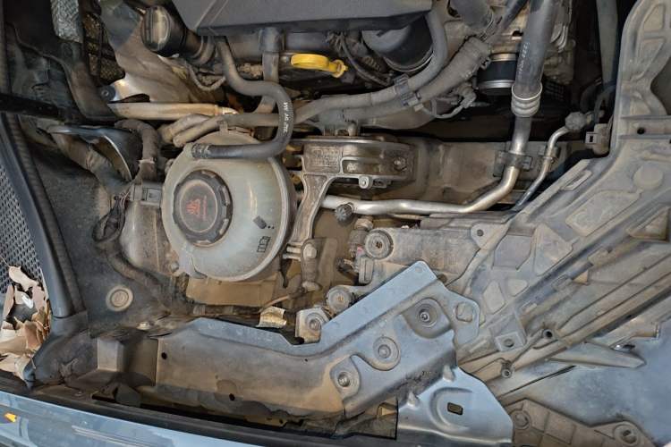 Used Audi Q3 2020 40 TFSI Fashion Dynamic Model Engine Bay Right